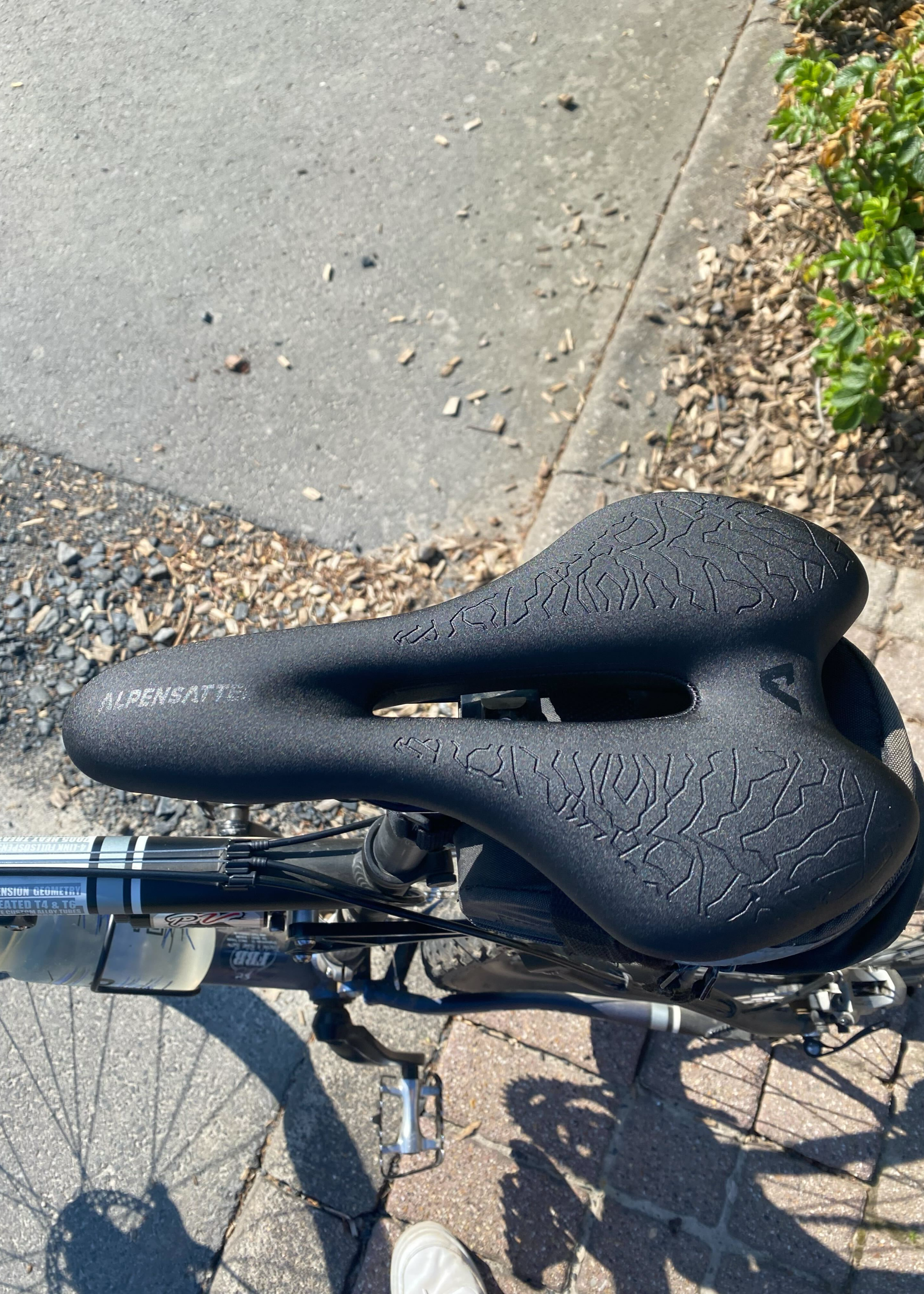 [en] Alpensattel 3.0 Sport+ 7