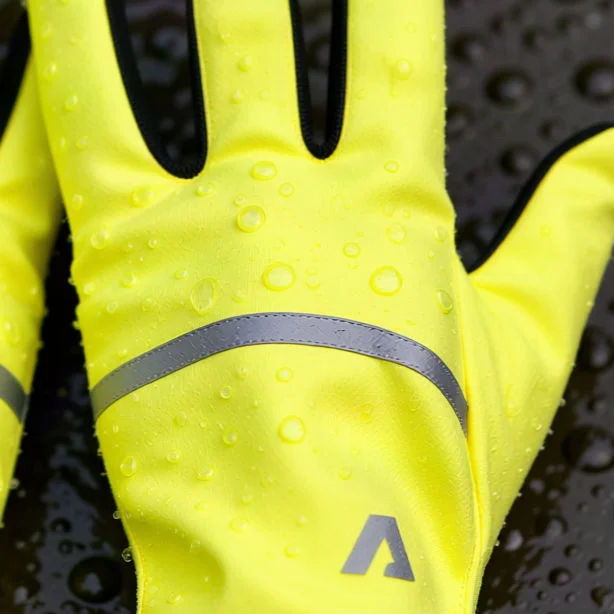 Thermo 3.0 Handschuh gelb: Wassertropfen perlen am Handrücken mit Reflexstreifen und A-Logo ab